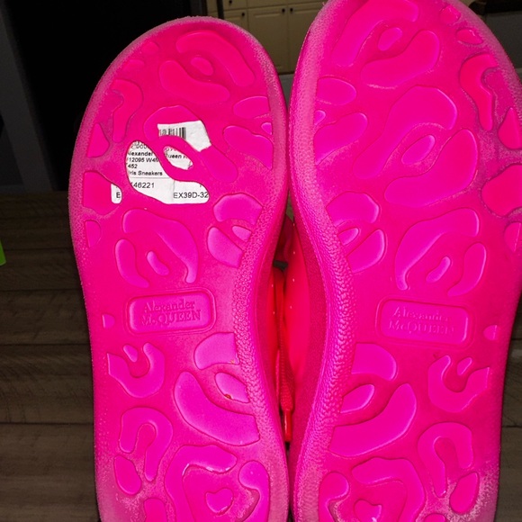 Only worn 3 times there were to small for my daughter - Picture 3 of 6